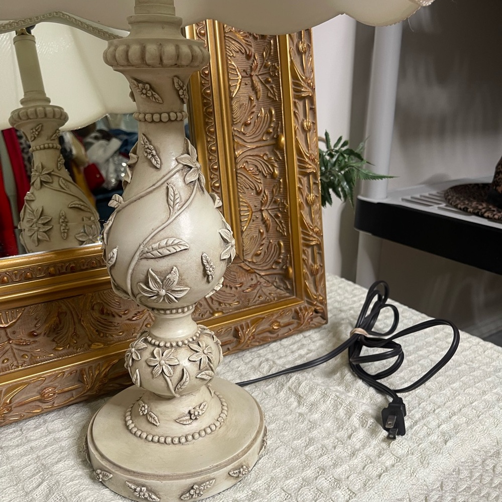 Elegant Cream Table Lamp - Picture 2 of 6
